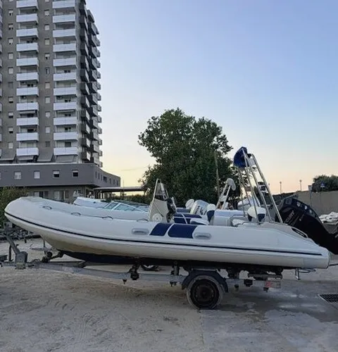 Barco disponible para alquiler en Vilanova i la Geltrú, Cataluña